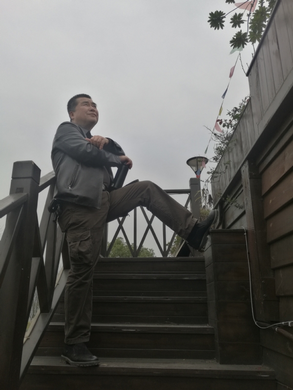 孤单背影的第一张照片--宿州相亲服务中心