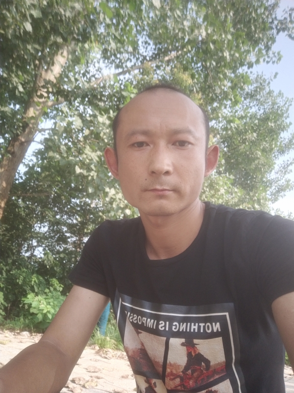 80大叔的第一张照片--宿州相亲服务中心