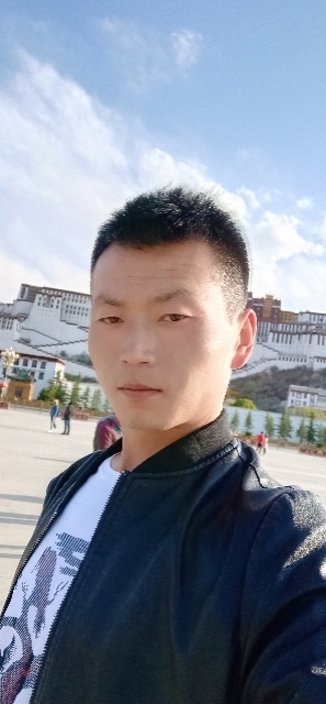 阳光下的小草的第二张照片--宿州相亲服务中心
