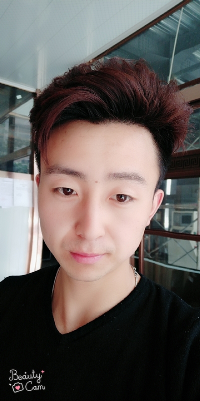 拼命微笑的第三张照片--宿州相亲服务中心