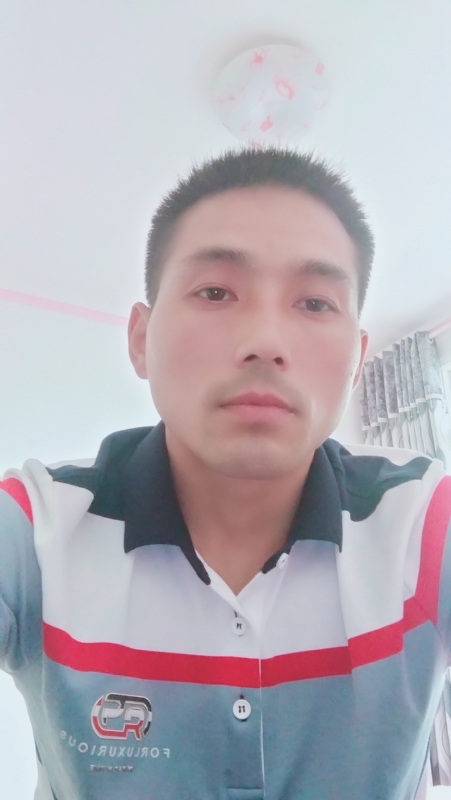 染红尘世的第二张照片--宿州相亲服务中心