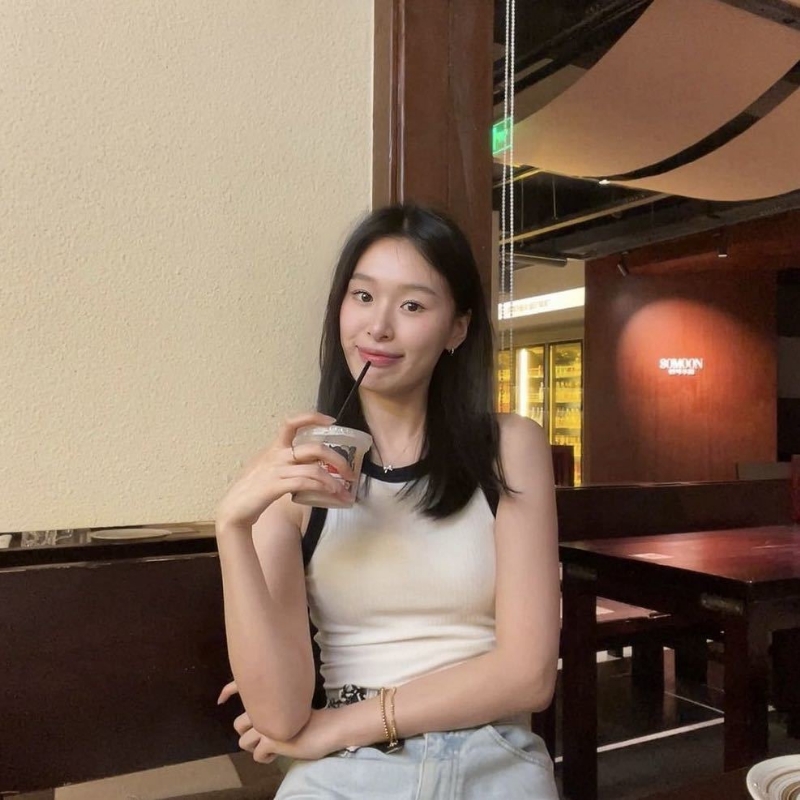 羽毛的第一张照片--宿州相亲服务中心